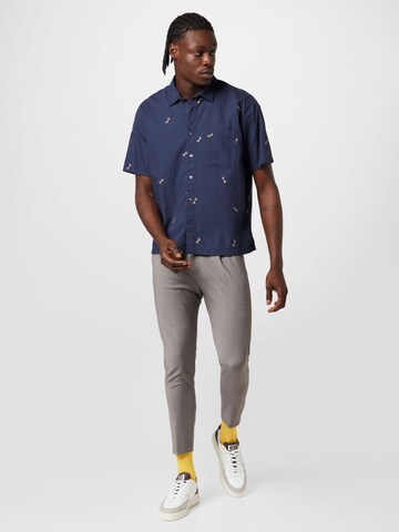 regular Pantaloni con piega frontale 'Chasy' di DRYKORN in grigio