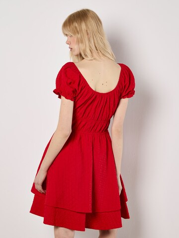 Robe ' ' Apricot en rouge