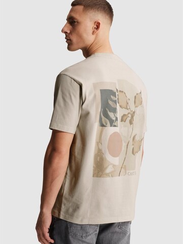 CAST IRON Paita 'T-shirt in jersey with off-placed logo' värissä beige: etupuoli