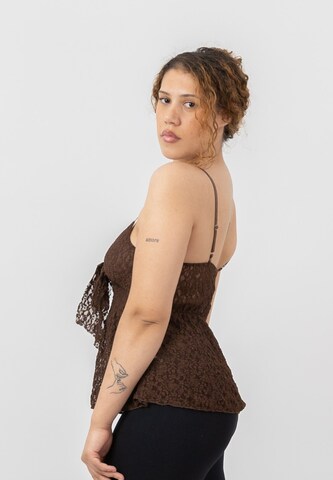 Haut Elara en marron