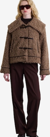 MANUKA Winterjacke in Braun: Vorderseite