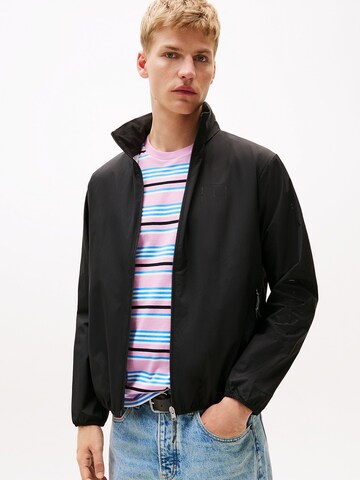 Tommy Jeans Between-season jacket in Black: front
