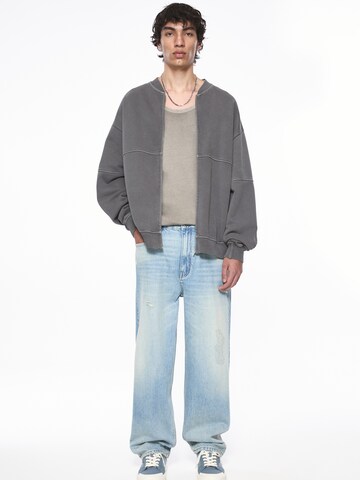 Pull&Bear Ohlapna forma Kavbojke | modra barva