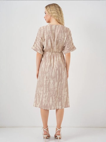 Bigdart Jurk in Beige