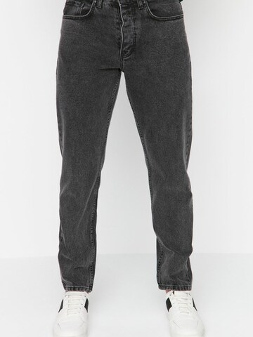 Trendyol Regular Jeans in Grijs