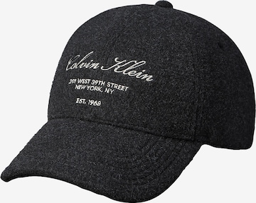 Calvin Klein Regular Шапка с козирка в черно: отпред