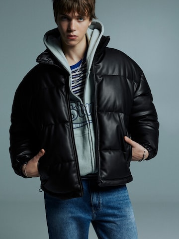 Pull&Bear Zimska jakna | črna barva: sprednja stran