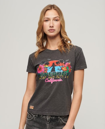 T-shirt Superdry en gris : devant