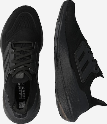 ADIDAS SPORTSWEAR Σνίκερ χαμηλό 'ULTRABOOST 22' σε μαύρο