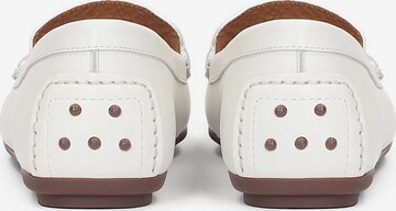 Kazar Moccasin in White