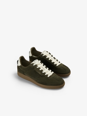 Scalpers Platform trainers ' ' in Green