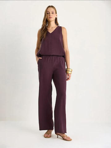 Pantalons de tailleur Bianco Lucci en violet