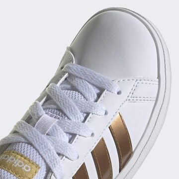 ADIDAS PERFORMANCE Спортивная обувь 'Grand Court 2.0' в Белый