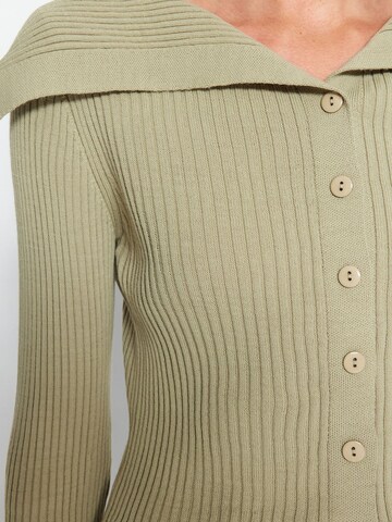 Trendyol Strickjacke in Grün