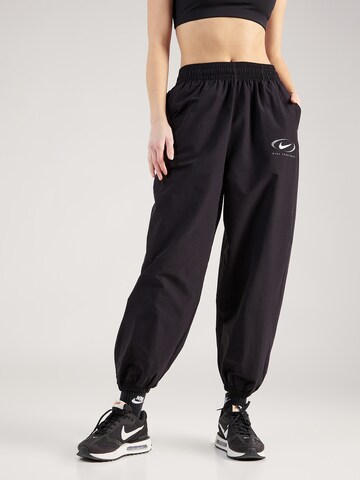 Nike Sportswear Дънки Tapered Leg Панталон в черно: отпред