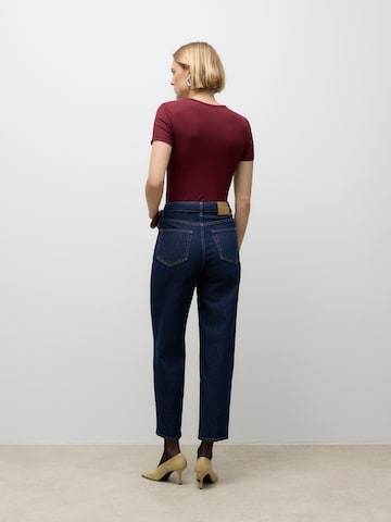 Aware Shirt 'AWIRWINA' in Red
