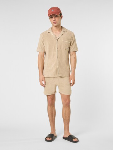 regular Pantaloni 'EMPOLI regular towelling shorts' di FILA in beige