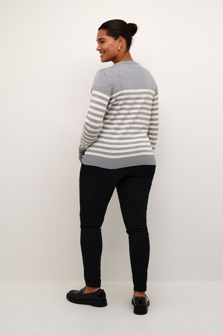 KAFFE CURVE - Jersey 'KC Lizzy' en gris