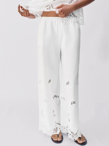 Pull&Bear Flared Jeans in Blauw: voorkant