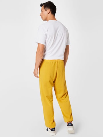 Effilé Pantalon 'Red Tab' LEVI'S ® en jaune