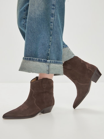 CESARE GASPARI Cowboy boot in Brown: front