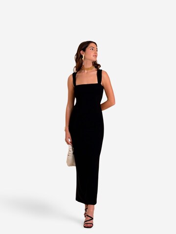 THE-ARE - Vestido em preto: frente