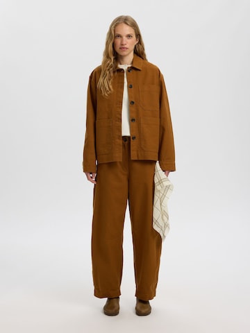 SELECTED Tussenjas in Bruin