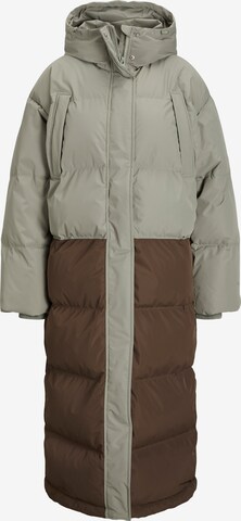 JJXX Winter Coat 'Willa' in Brown: front