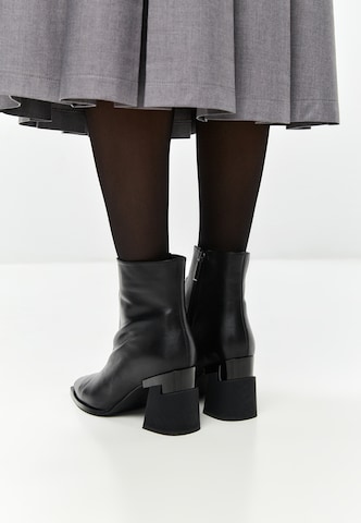 CESARE GASPARI Stiefelette in Schwarz