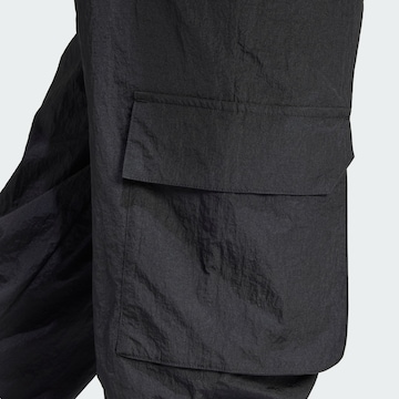 Tapered Pantaloni cargo ' City Escape ' di ADIDAS SPORTSWEAR in nero