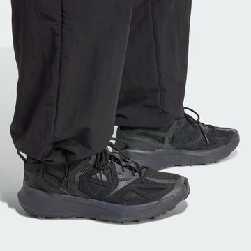 ADIDAS SPORTSWEAR Свободный крой Спортивные штаны 'Essential' в Черный