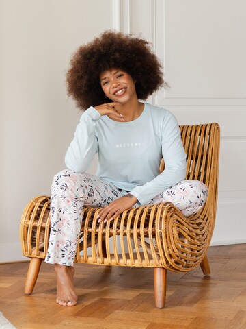 By Louise Pyjama in Blauw: voorkant