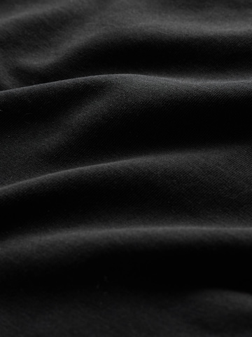 The Set Overdel i sort