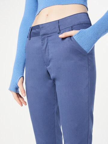 Coupe slim Pantalon chino 'Lea' Kaffe en bleu