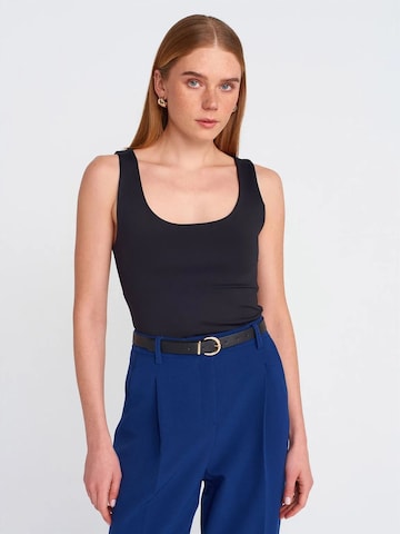 Dilvin Top in Black: front