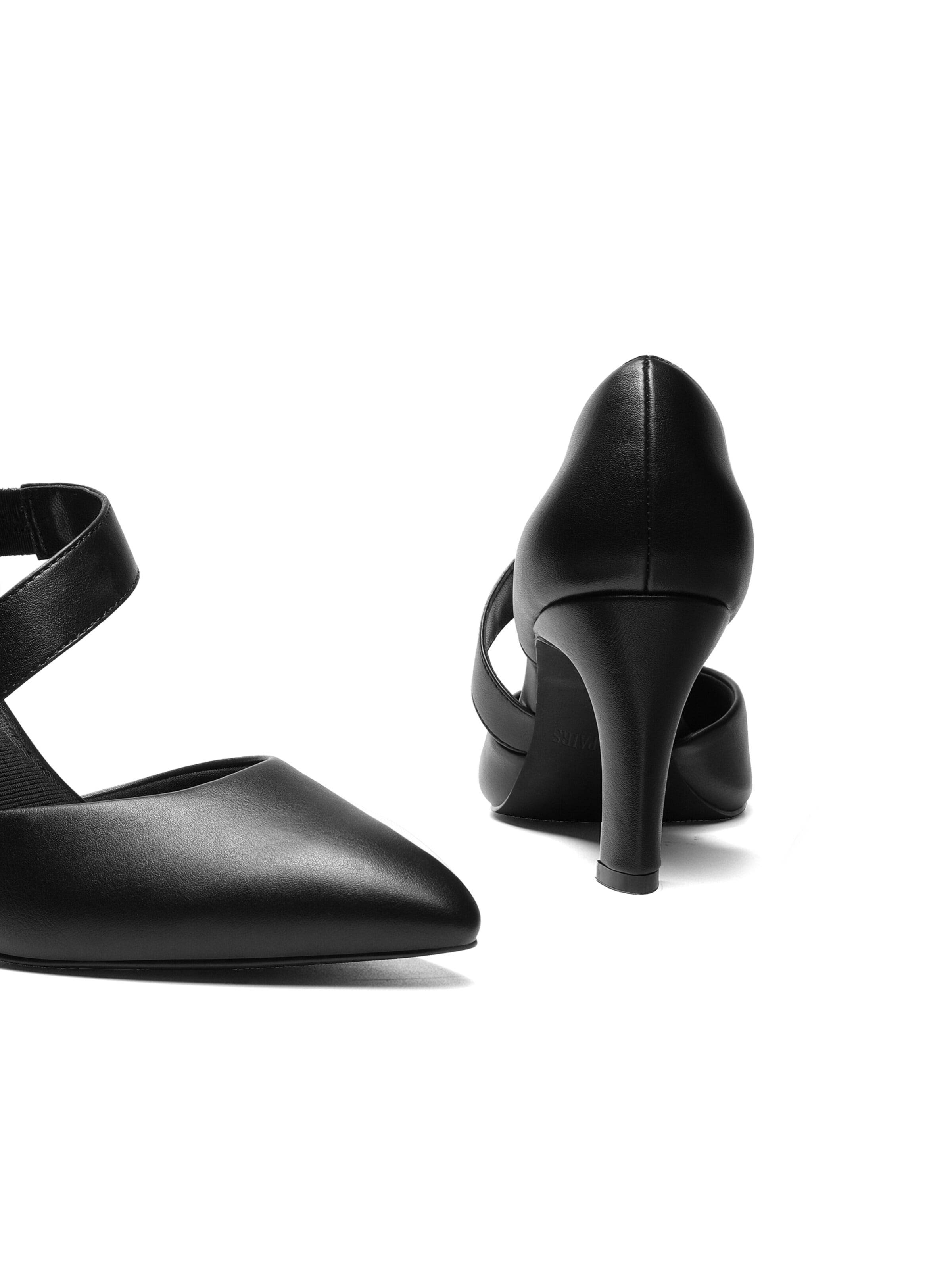 Dream Pairs Pumps in Black
