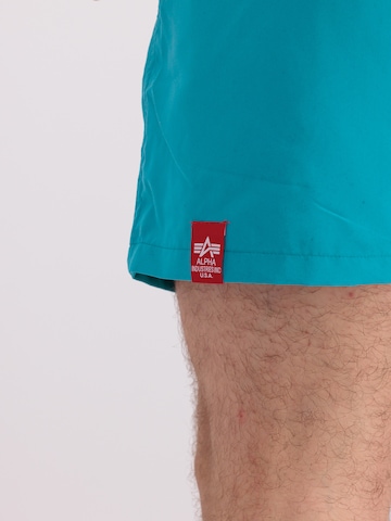 ALPHA INDUSTRIES Badshorts i blå