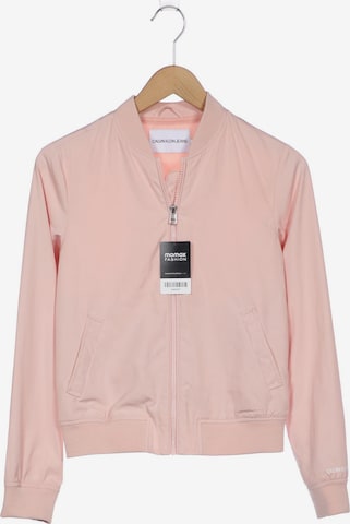 Calvin Klein Jeans Jacke XS in Pink: predná strana