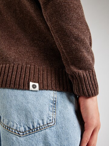 anerkjendt Sweater 'AKSUNE CHENILLE' in Brown