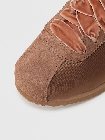 Nike Sportswear Низкие кроссовки 'Cortez' в Коричневый