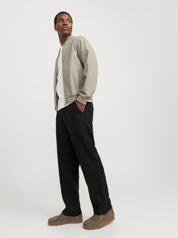 JACK & JONESLoosefit Chino hlače 'JPSTKarl JJLawrence' - crna boja