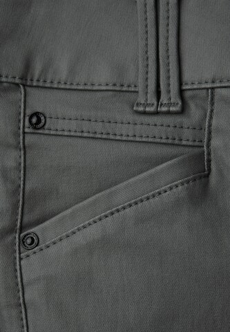 STREET ONE Slim fit Pants in Green