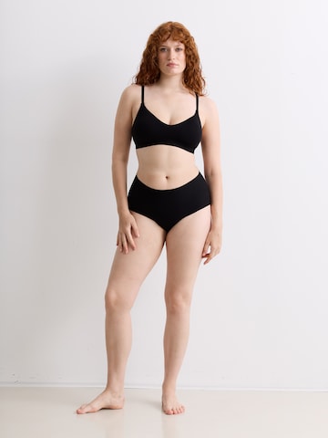 Erlich Textil - Cueca em preto: frente