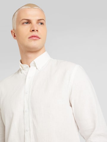 Coupe regular Chemise Lindbergh en blanc