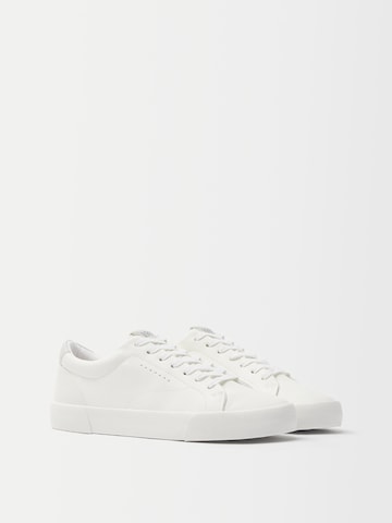 Baskets basses Bershka en blanc