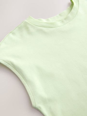 Tricou de la Next pe verde