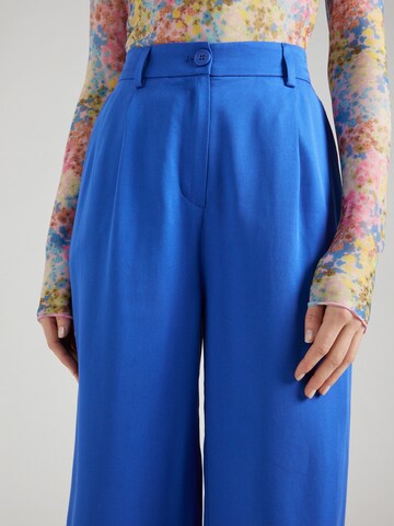 Monki Wide leg Pleat-front trousers in Blue