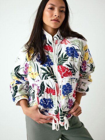 Next Jacke in Weiß: Vorderseite