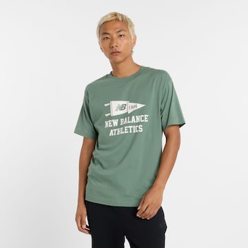 new balance Shirt 'Varsity Pennant' in Groen: voorkant