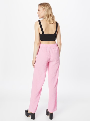 Loosefit Pantalon 'Kemberly' Résumé en rose